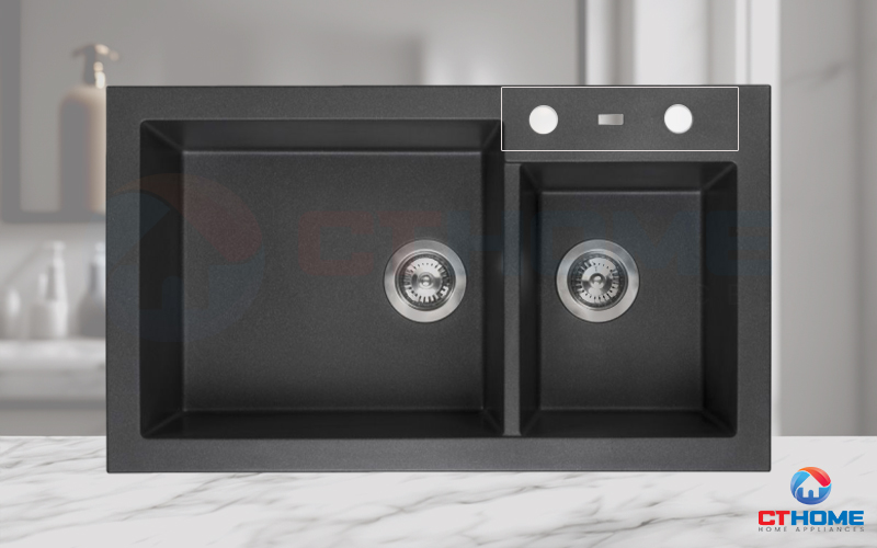 Chậu được khoét sẵn 2 lỗ đặt vòi nóng lạnh và vòi nước lọc thuận tiện lắp đặt