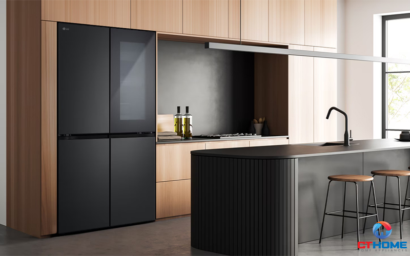 Thiết kế cửa French door đẳng cấp, kết hợp cùng tông màu đen nhám sang trọng