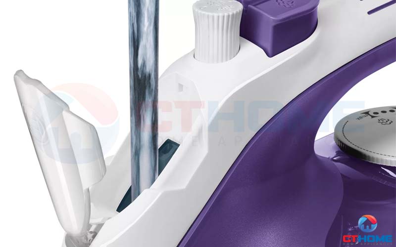 Ngăn chứa nước 250ml dễ dàng đổ thêm nước và có nắp đậy