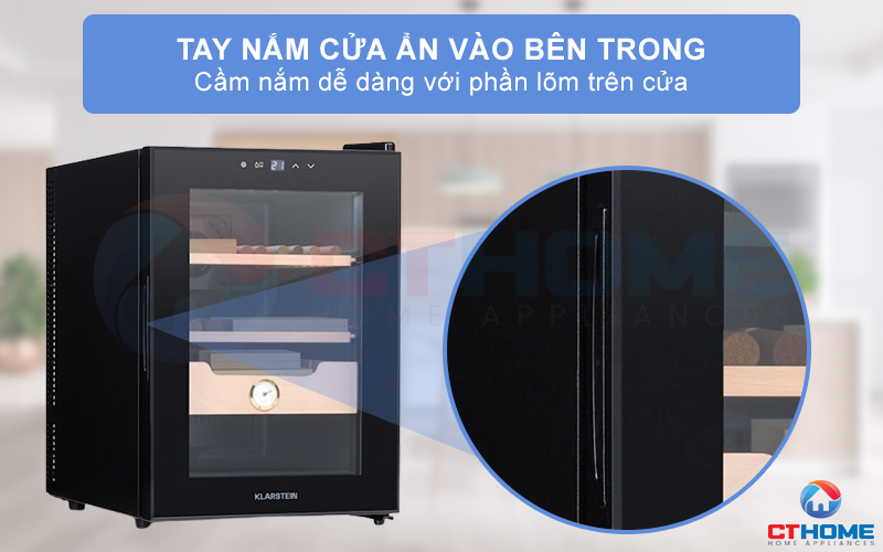 Tay nắm cửa dạng ẩn nằm ở bên trái với phần tay nắm lõm vào bên trong