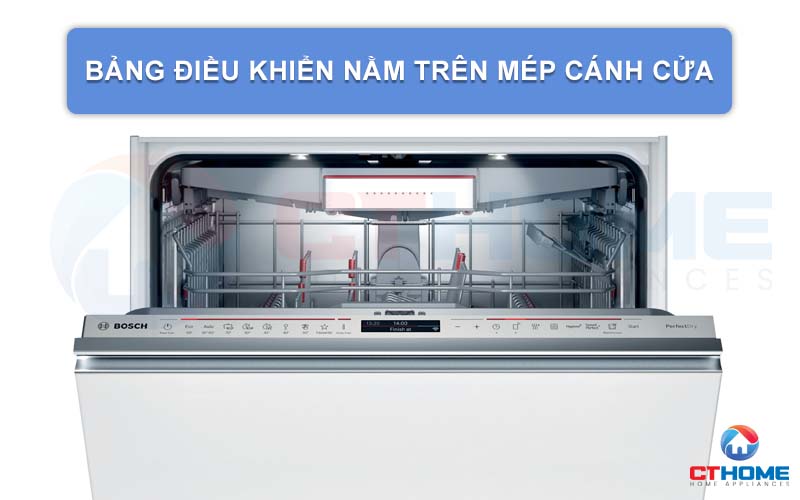 Bảng điều khiển máy nằm trên mép cánh cửa máy rửa bát Bosch SMV8YCX01E.