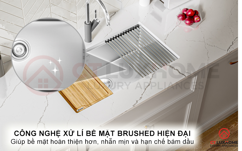 Bề mặt hạn chế xước mờ tinh xảo, chống bám dầu nhờ công nghệ Brushed