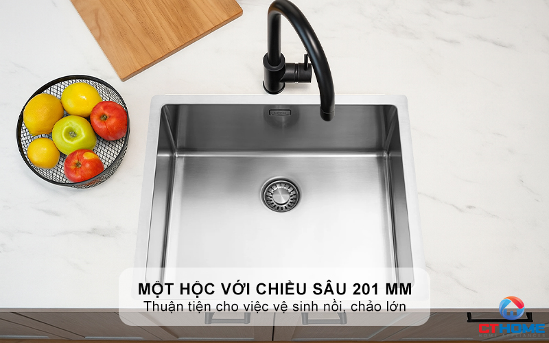 Một hộc rửa lớn với chiều sâu 201 mm